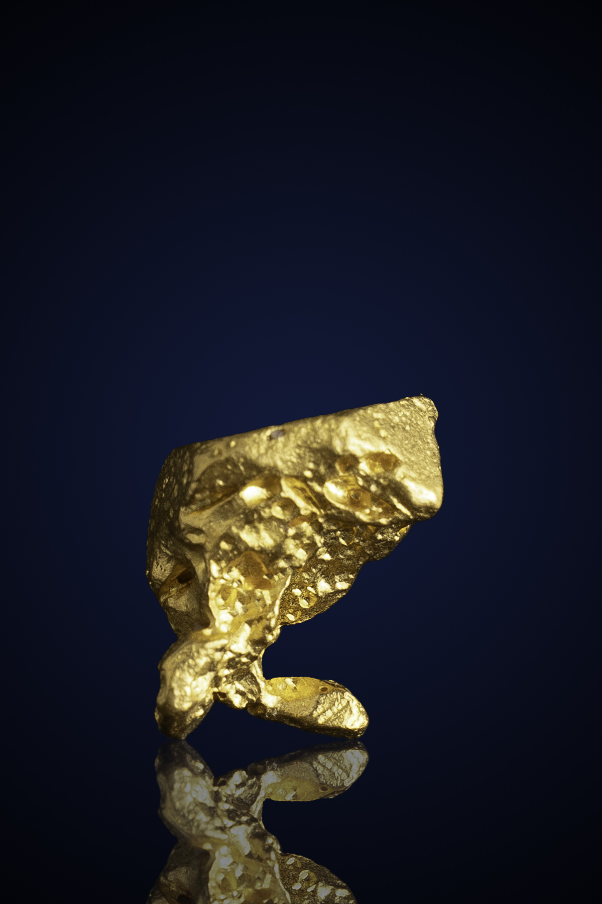 (image for) Brilliant, "Goldfish" Shaped Natural Gold Nugget - Venezuela - 2.08 grams